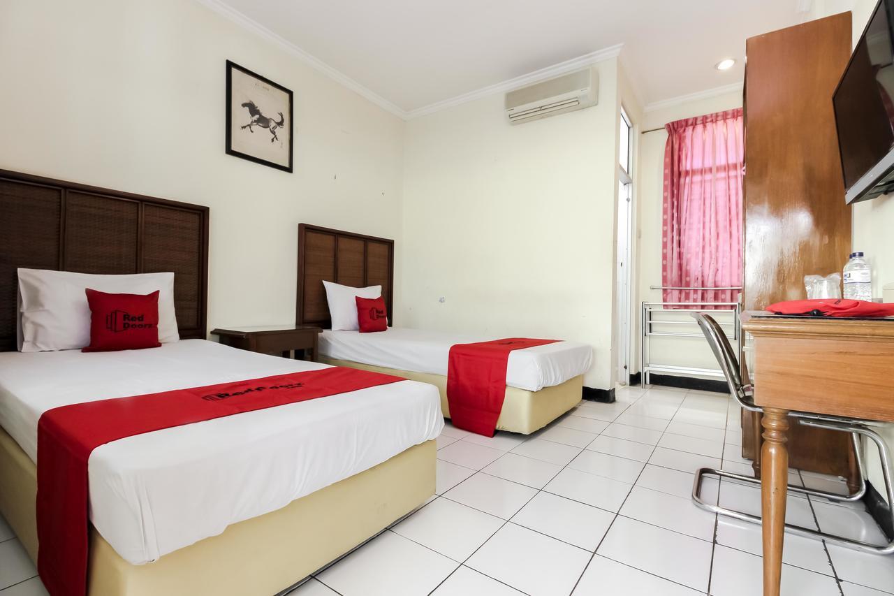Reddoorz Plus Near Grage City Mall Сиребон Екстериор снимка